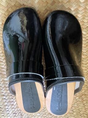 BJORK Maja Wood Leather Clogs Black Patent Leather EU39 U.S. 8.5 LIKE NEW